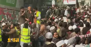 হাদি হত‍্যার বিচার দাবিতে শাহবাগ মোড় অবরোধ